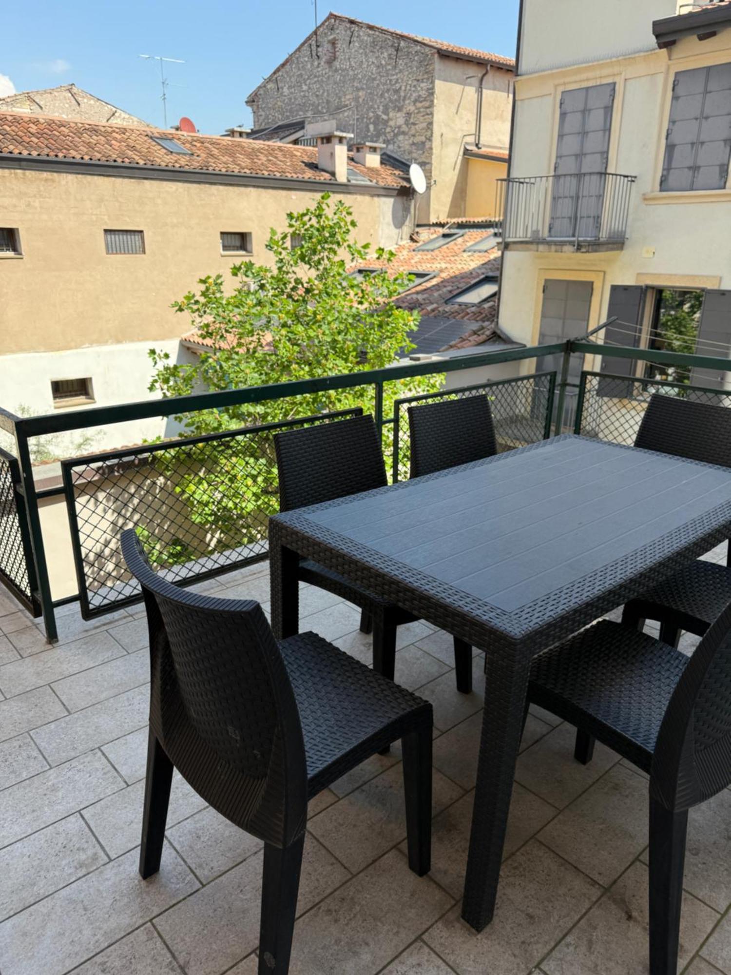 La Terrazza Di Vittoria Apartment Verona Bagian luar foto